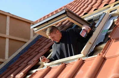 Pose de fenêtres de toit Velux à Digosville